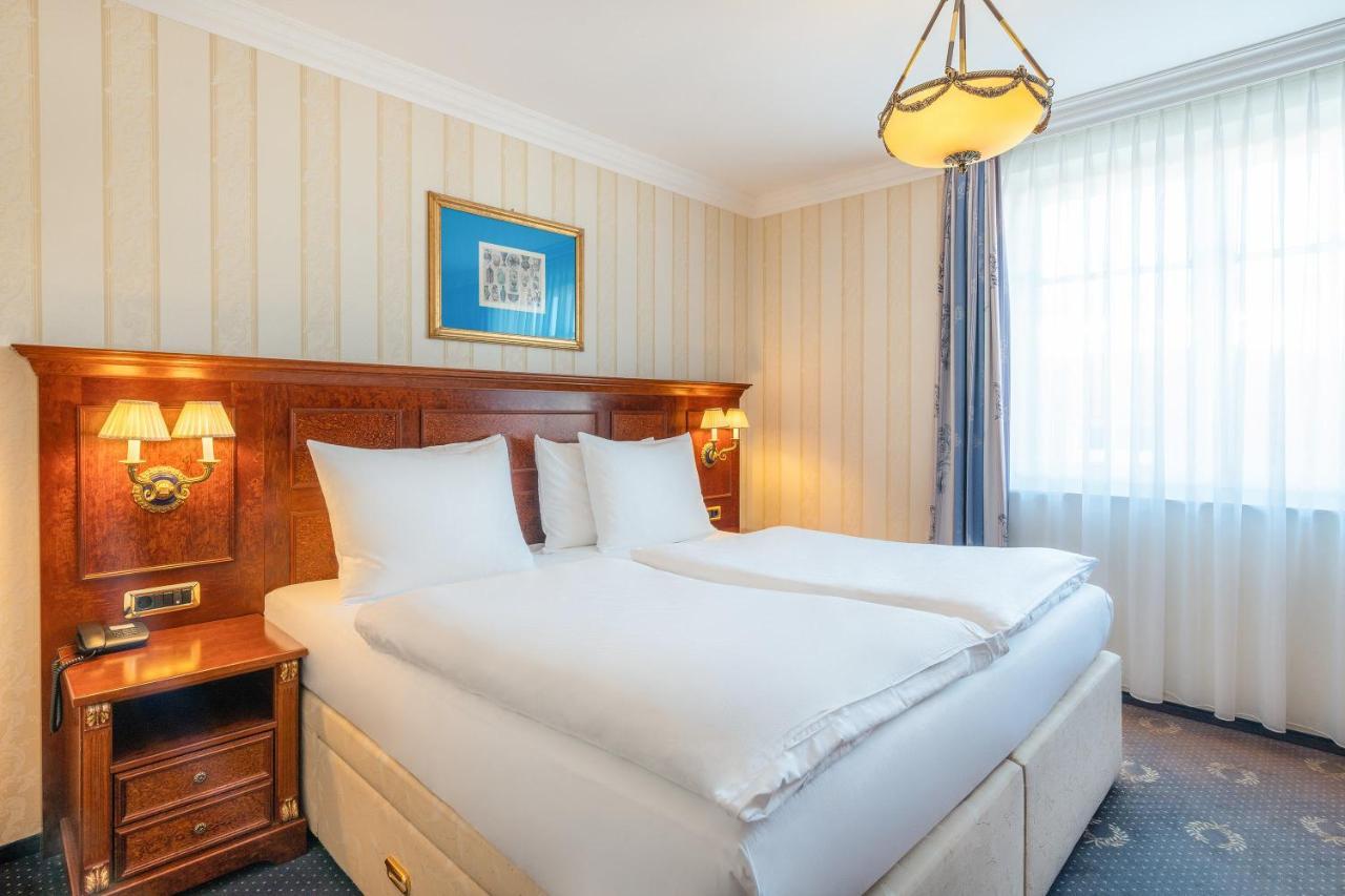 Seetelhotel Ahlbecker Hof Heringsdorf  Bagian luar foto A room at the hotel
