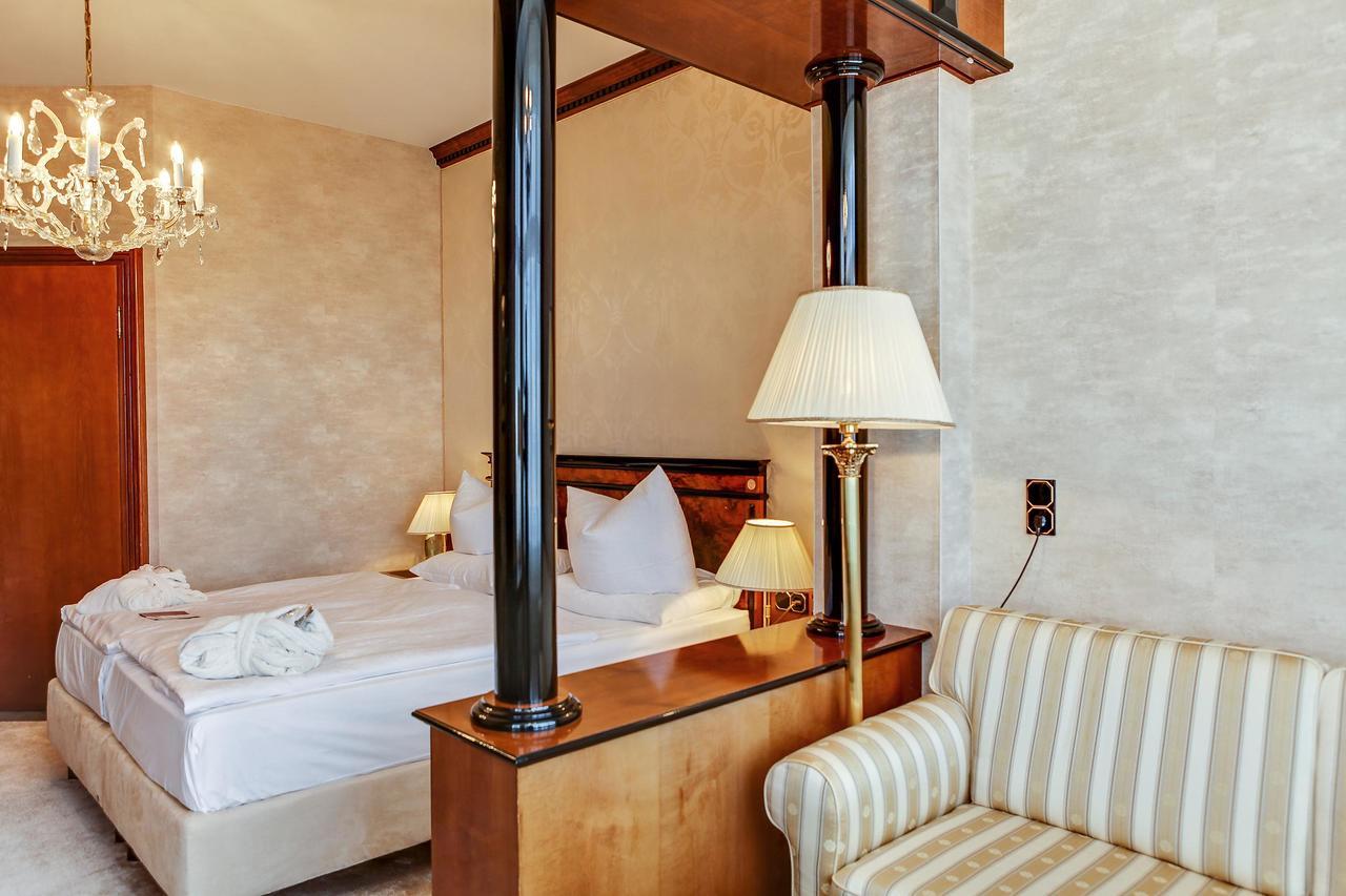 Seetelhotel Ahlbecker Hof Heringsdorf  Bagian luar foto A room at the hotel
