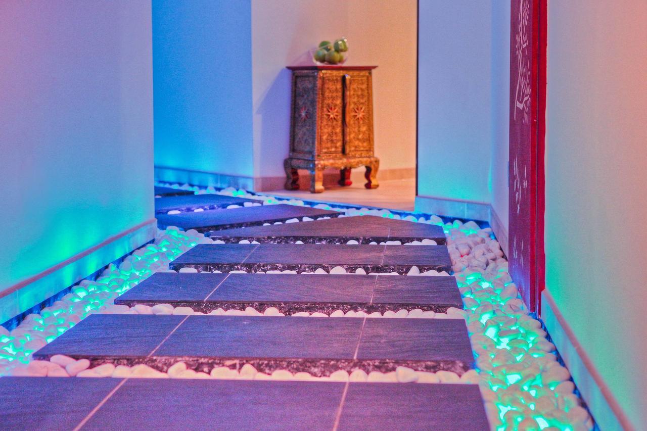 Seetelhotel Ahlbecker Hof Heringsdorf  Bagian luar foto A staircase with LED lighting