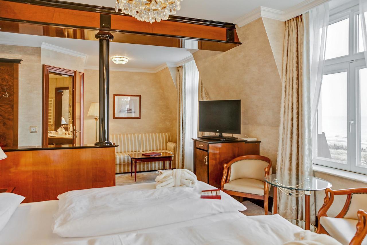 Seetelhotel Ahlbecker Hof Heringsdorf  Bagian luar foto A room at the hotel
