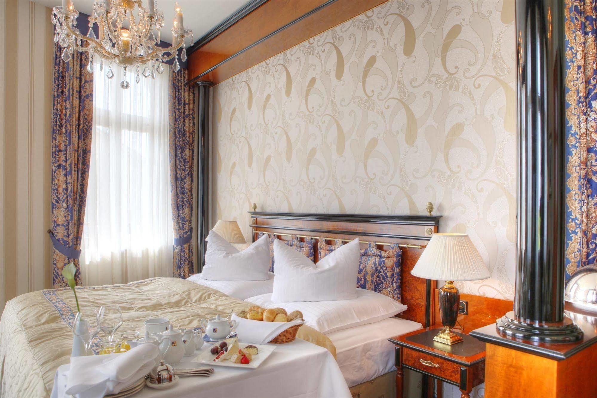Seetelhotel Ahlbecker Hof Heringsdorf  Bagian luar foto A room at the hotel