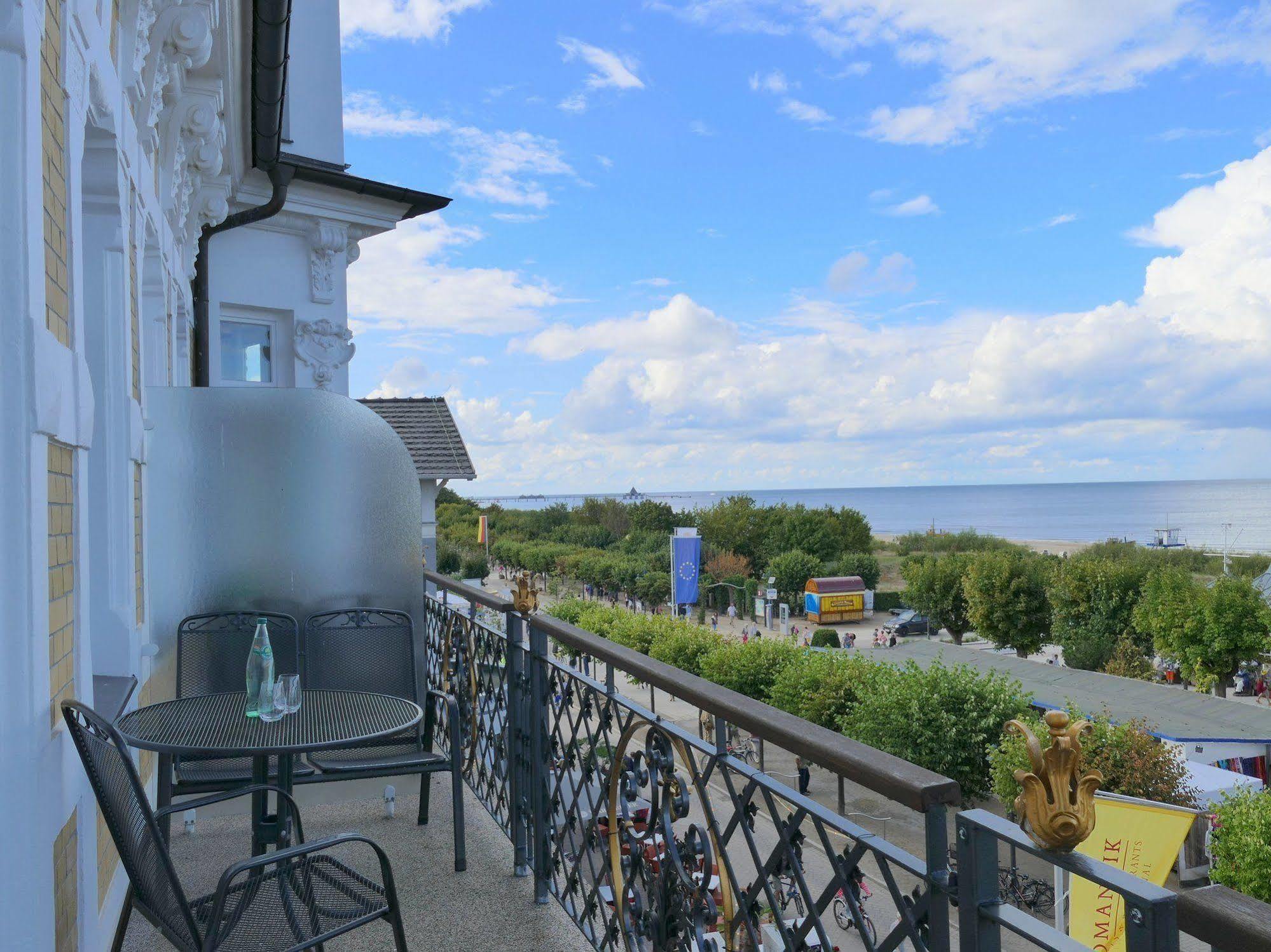 Seetelhotel Ahlbecker Hof Heringsdorf  Bagian luar foto Baltic Sea view from the balcony of a hotel in Pärnu, Estonia