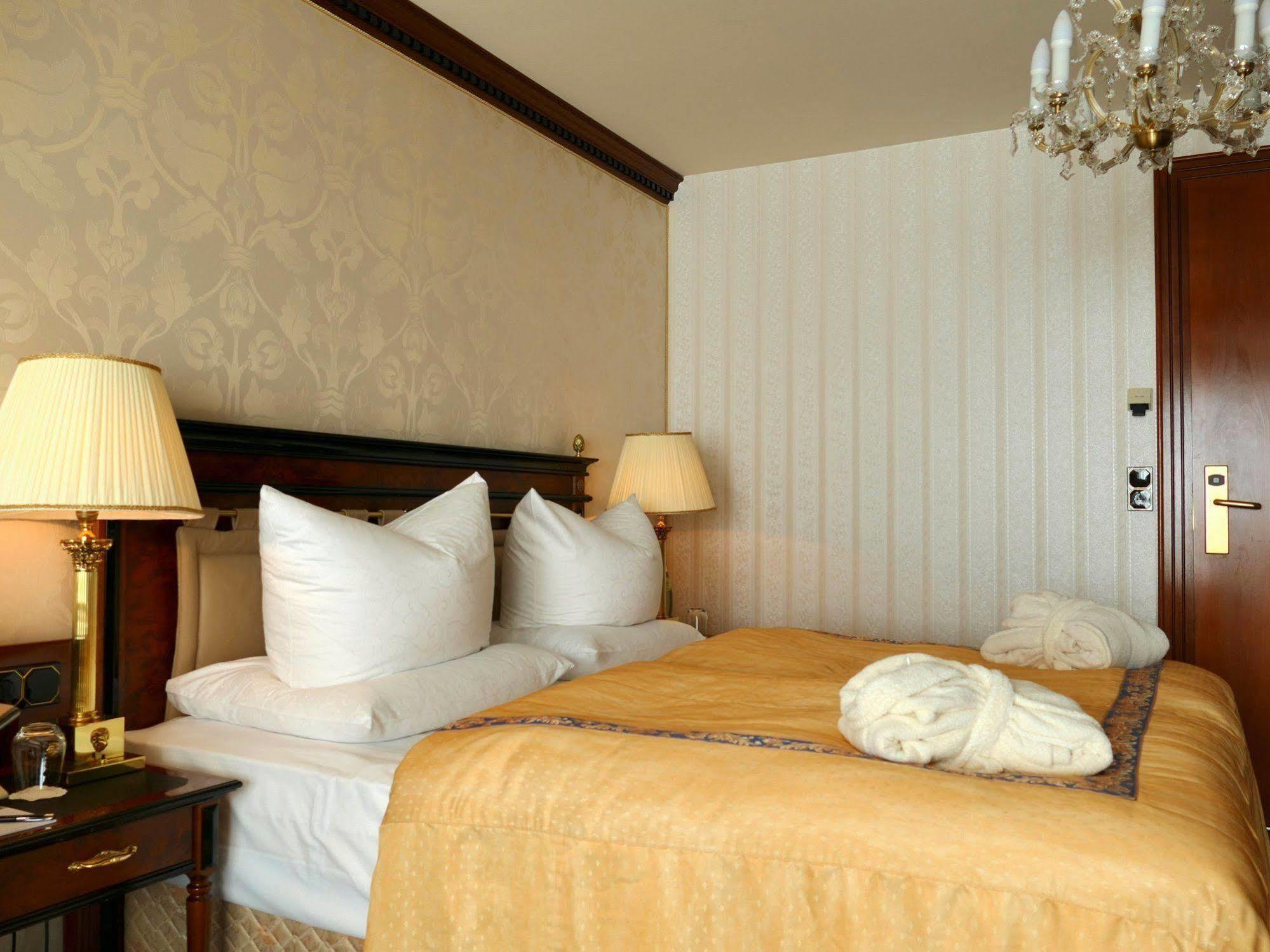Seetelhotel Ahlbecker Hof Heringsdorf  Bagian luar foto A room at the hotel