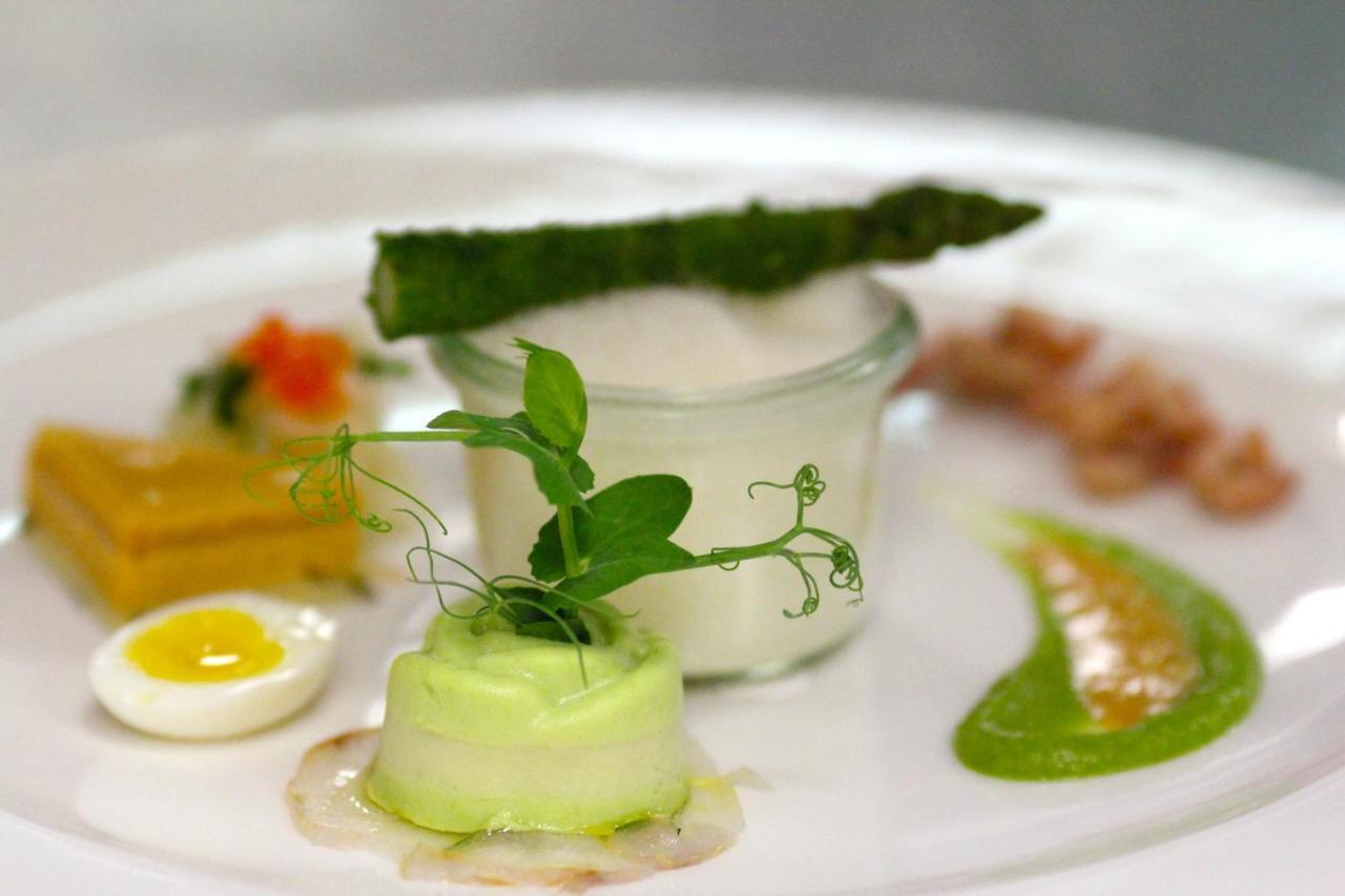 Seetelhotel Ahlbecker Hof Heringsdorf  Bagian luar foto A green asparagus dish